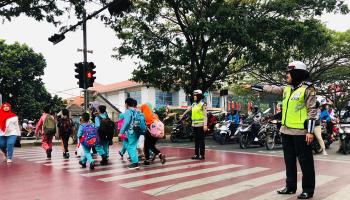 POLWAN PENGURAI KEMACETAN SAT LANTAS POLRESTA DEPOK