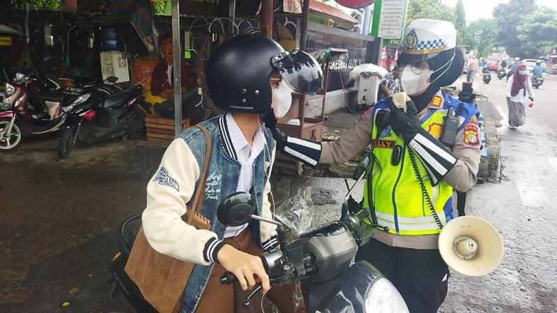 GERAKAN DISIPLIN BERLALU LINTAS SATLANTAS POLRES METRO DEPOK