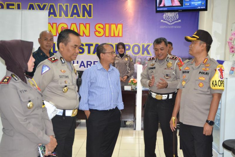 Mengurus SIM di Mal Detos Depok, Dapat Bonus Nasi Bungkus